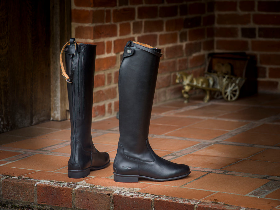How Should Long Riding Boots Fit?